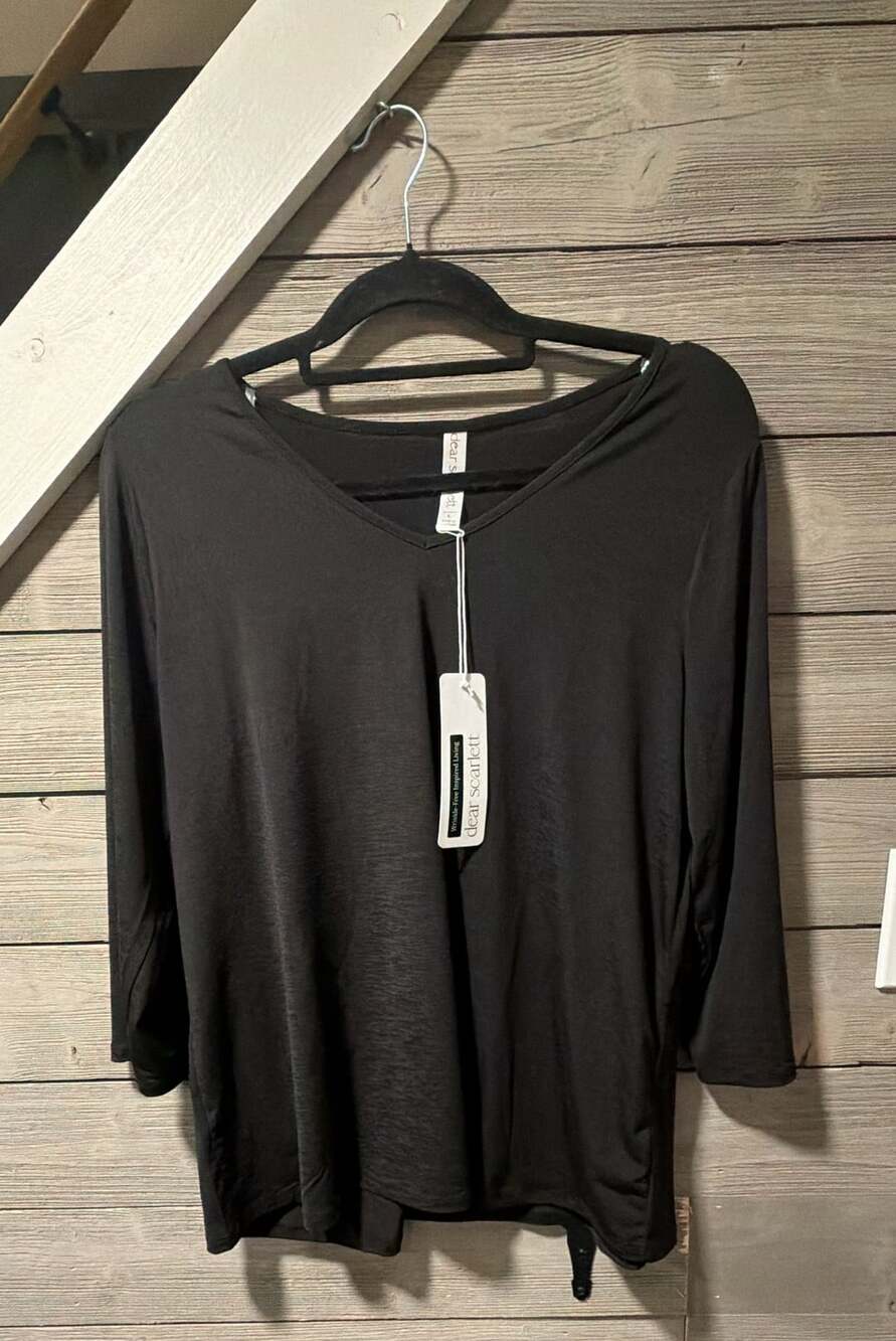 Dear Scarlett V-Neck Top Size L Black 3/4 Sleeve Wrinkle-Free